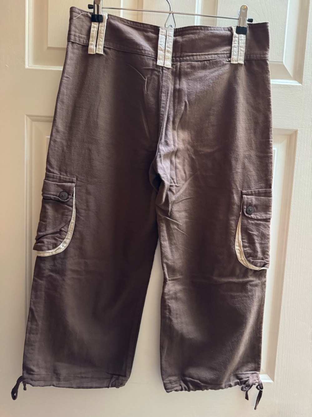 Kathmandu Imports Embroidered Sun Pocket Brown Cargo Cropped Pants Womens Medium - Picture 8 of 16
